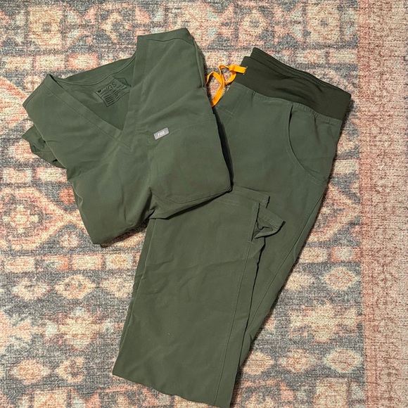 Green Scrub Set - Picture 1 of 1